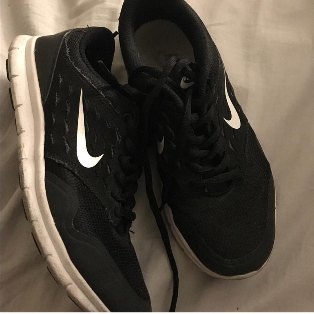 women’s nike training shoes size 7